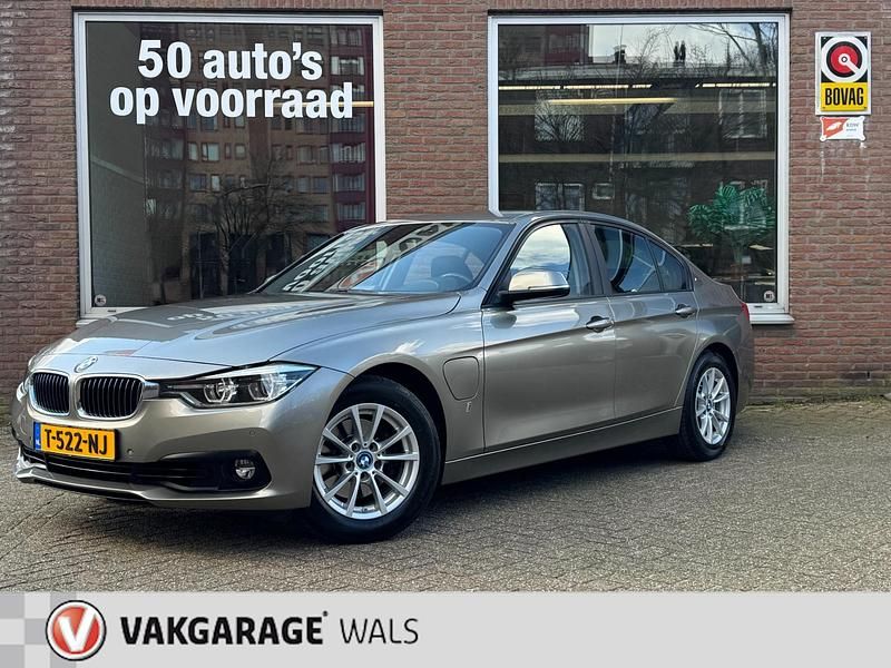 Grijs Gebruikt 2018 BMW 330e Executive Sedan | € 21.950 (Super prijs) - Afbeelding 1/4