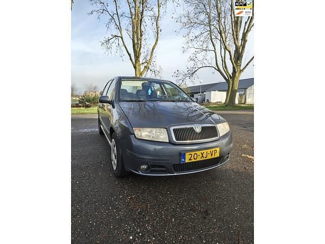 Grijs Gebruikt 2007 Skoda Fabia Hatchback | € 749 (Super prijs) - Afbeelding 1/4
