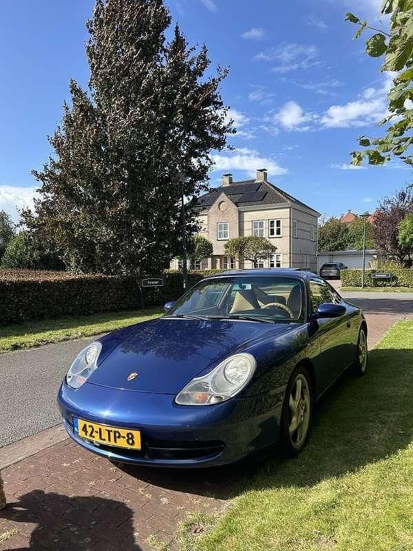 Blauw Occasion 1998 Porsche 911 Carrera Coupé | € 26.500 (Eerlijke prijs) - Afbeelding 1/4