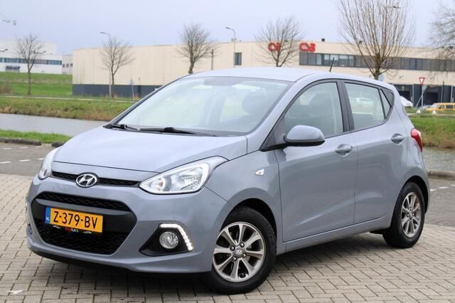 Grijs Gebruikt 2013 Hyundai i10 Hatchback | € 6.499 (Duur) - Afbeelding 1/4