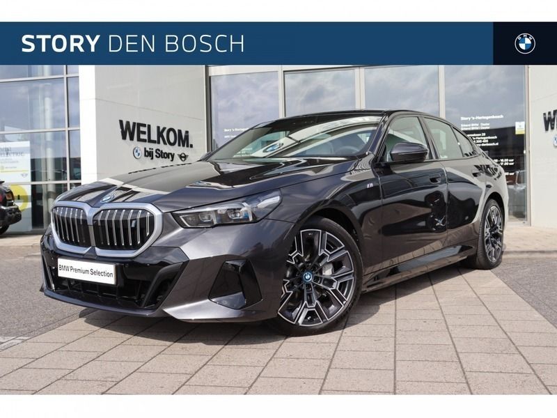 Sophistograu (grijs metallic) Gebruikt 2023 BMW i5 Comfort Edition Sedan | € 61.950 (Eerlijke prijs) - Afbeelding 1/4