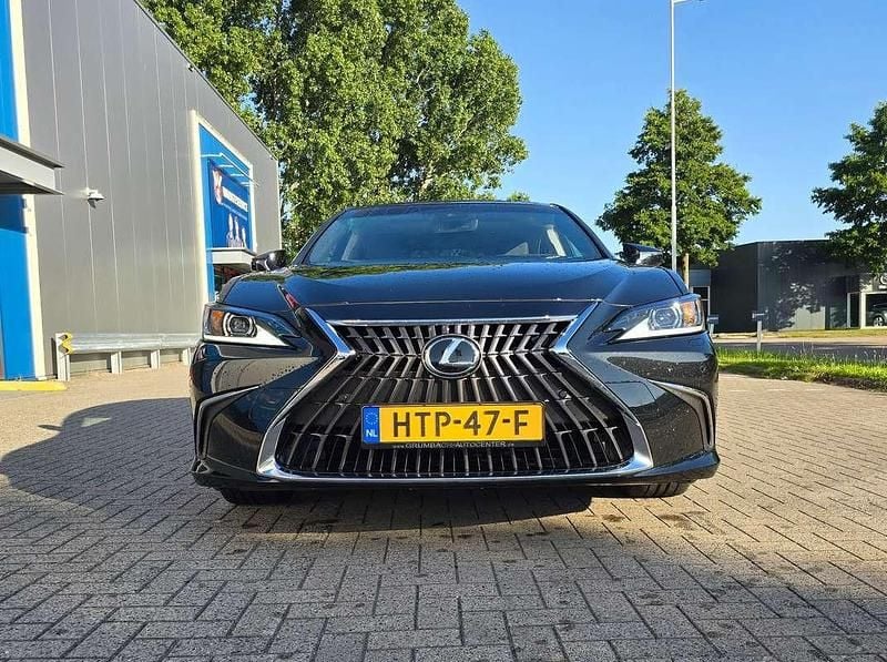 Zwart Gebruikt 2025 Lexus ES300H Business Edition Sedan | € 49.900 (Goede deal) - Afbeelding 1/4