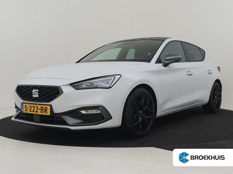 Wit Occasion 2023 Seat Leon ST Beats Stationwagen | € 25.400 (Iets duurder) - Afbeelding 1/4