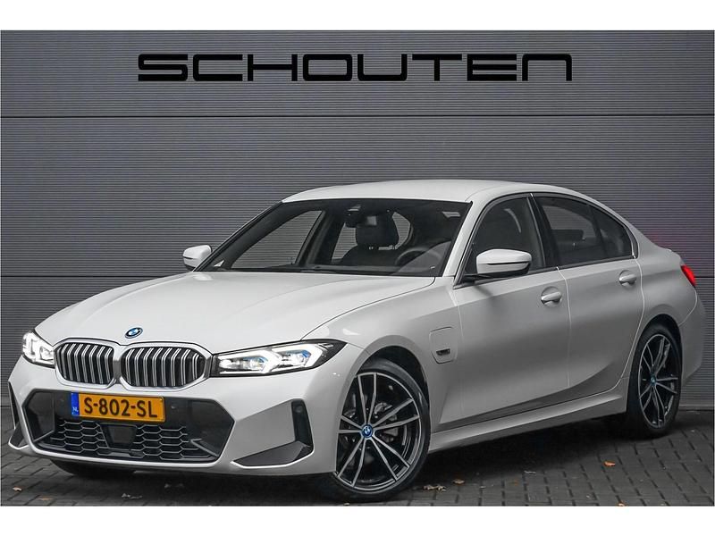 Wit Occasion 2023 BMW 330 Sedan | € 42.900 (Goede deal) - Afbeelding 1/3
