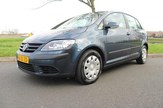Grijs (metallic) Gebruikt 2006 VW Golf Plus MPV | € 2.475 (Eerlijke prijs) - Afbeelding 1/4