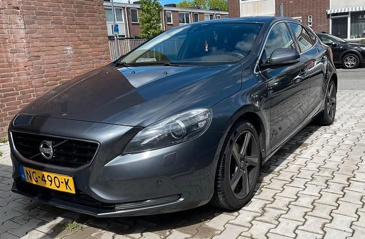 Occasion 2012 Volvo V40 Summum Hatchback | € 5.595 (Eerlijke prijs) - Afbeelding 1/4