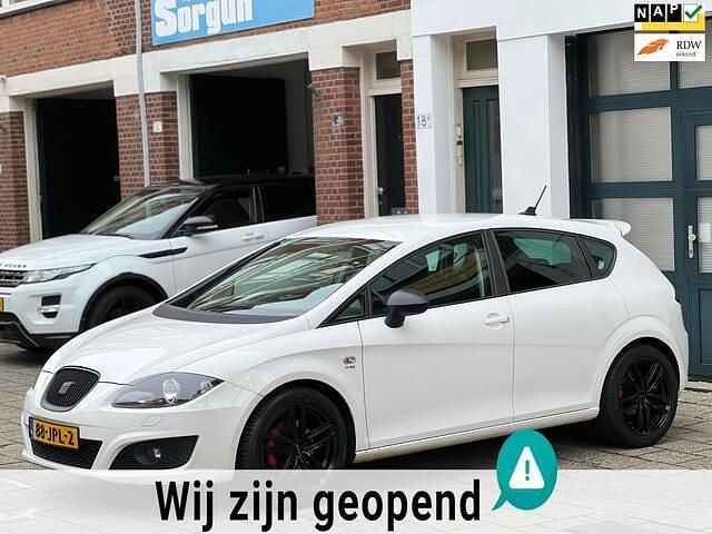 Wit Gebruikt 2009 Seat Leon Sport Hatchback | € 4.950 (Eerlijke prijs) - Afbeelding 1/4