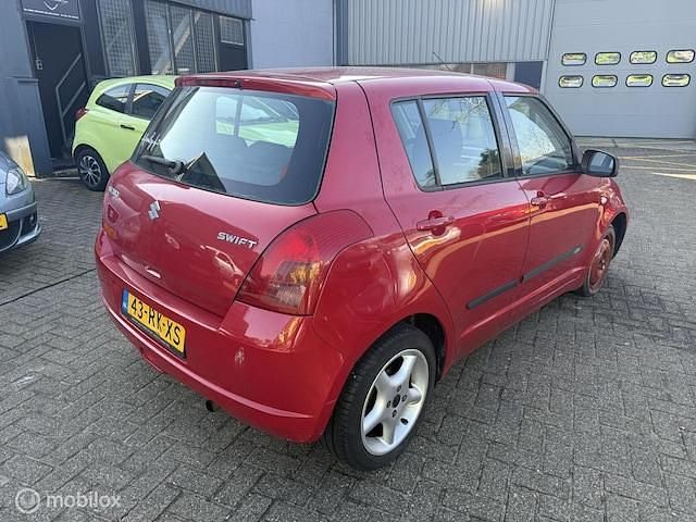 Occasion Suzuki Swift 92 PK (67 kW) 2005 Rood Hatchback