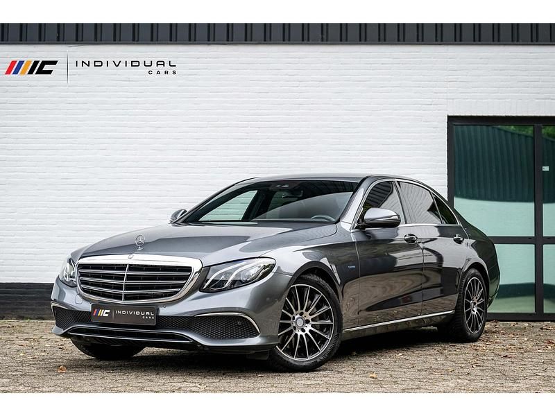 Grijs Gebruikt 2016 Mercedes E350 Edition Sedan | € 24.995 (Eerlijke prijs) - Afbeelding 1/4