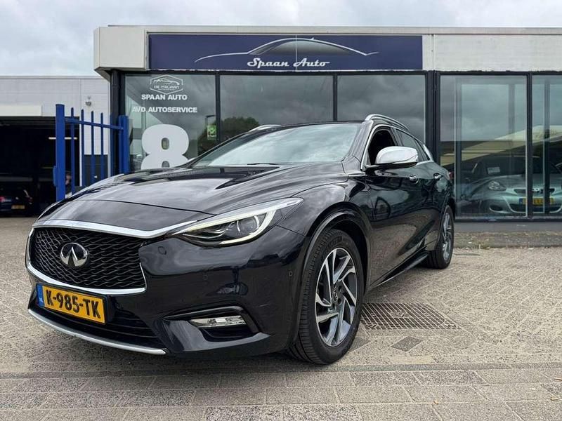 Zwart Gebruikt 2019 Infiniti Q30 Sport Tech Hatchback | € 16.950 - Afbeelding 1/4