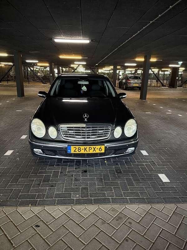 Grijs Gebruikt 2002 Mercedes E320 Elegance Sedan | € 6.200 - Afbeelding 1/4