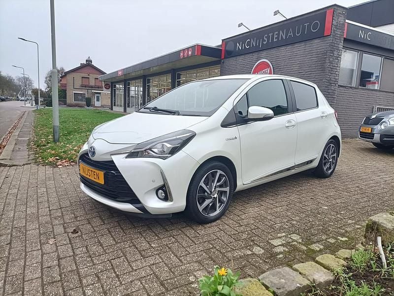 Wit Gebruikt 2018 Toyota Yaris Hybrid Hatchback | € 14.350 (Goede deal) - Afbeelding 1/4