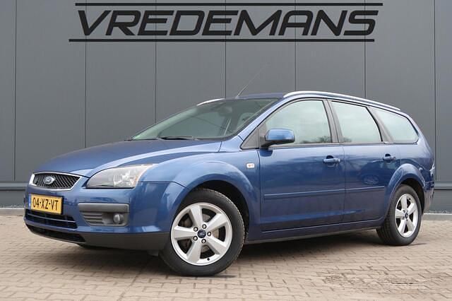 Blauw, metallic lak Gebruikt 2007 Ford Focus Ambiente Stationwagen | € 750 (Super prijs) - Afbeelding 1/4