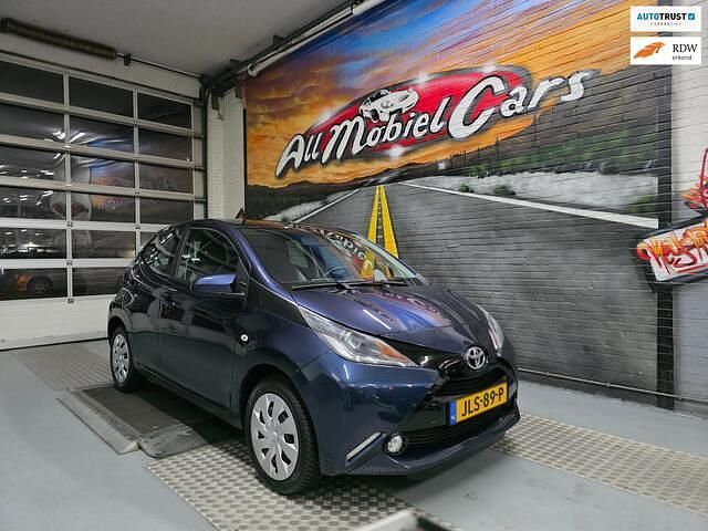 Blauw Occasion 2015 Toyota Aygo Hatchback | € 6.850 (Goede deal) - Afbeelding 1/4