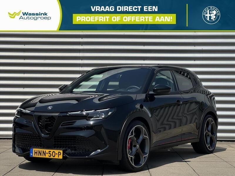 Zwart Nieuw 2025 Alfa Romeo Junior Veloce Hatchback | € 51.935 - Afbeelding 1/3