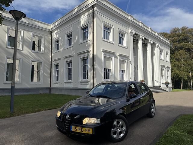 Zwart Gebruikt 2005 Alfa Romeo 147 Lusso Hatchback | € 1.600 (Eerlijke prijs) - Afbeelding 1/4