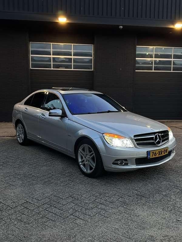 Grijs Gebruikt 2007 Mercedes C280 Avantgarde Sedan | € 8.750 (Eerlijke prijs) - Afbeelding 1/4