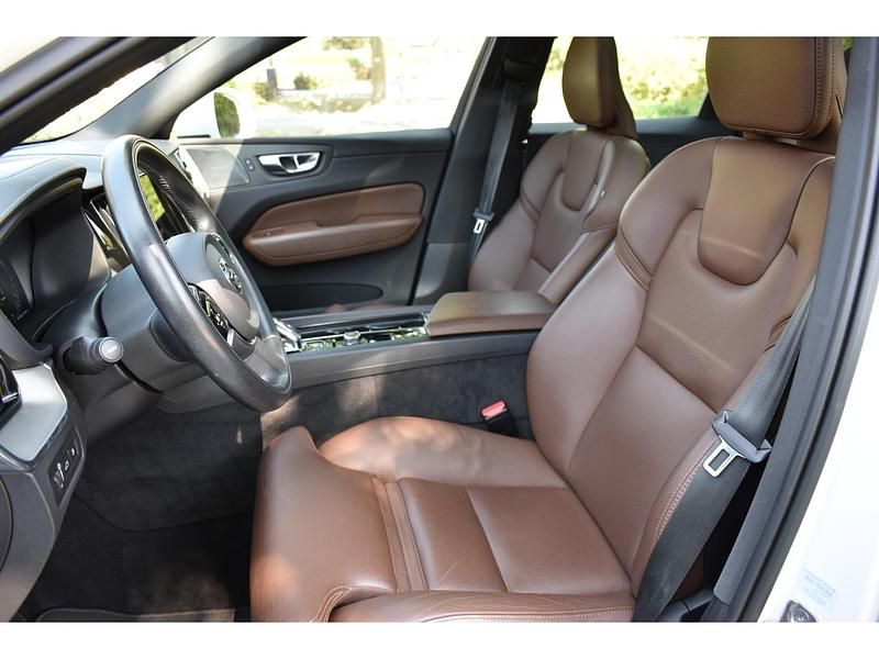 Occasion Volvo XC60 R-Design 2021 Wit, metallic lak SUV