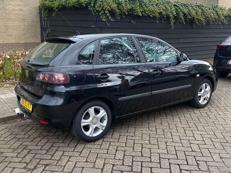 Zwart Gebruikt 2008 Seat Ibiza Hatchback | € 3.500 (Eerlijke prijs) - Afbeelding 1/4