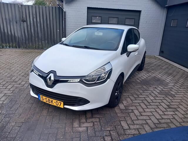 Wit Occasion 2013 Renault Clio IV Expression Hatchback | € 3.450 (Eerlijke prijs) - Afbeelding 1/4