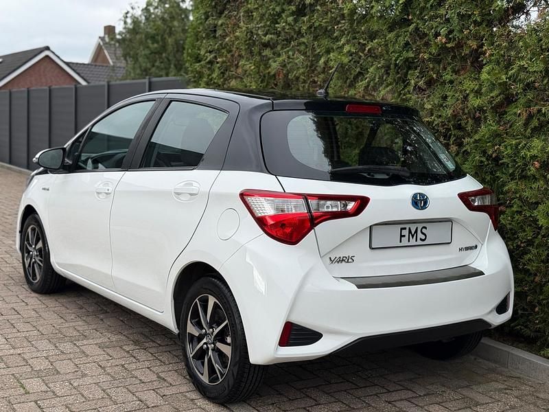 Occasion Toyota Yaris Hybrid 101 PK (74 kW) 2019 Wit Hatchback
