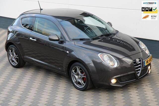 Grijs Gebruikt 2015 Alfa Romeo MiTo Exclusive Hatchback | € 7.445 (Eerlijke prijs) - Afbeelding 1/4