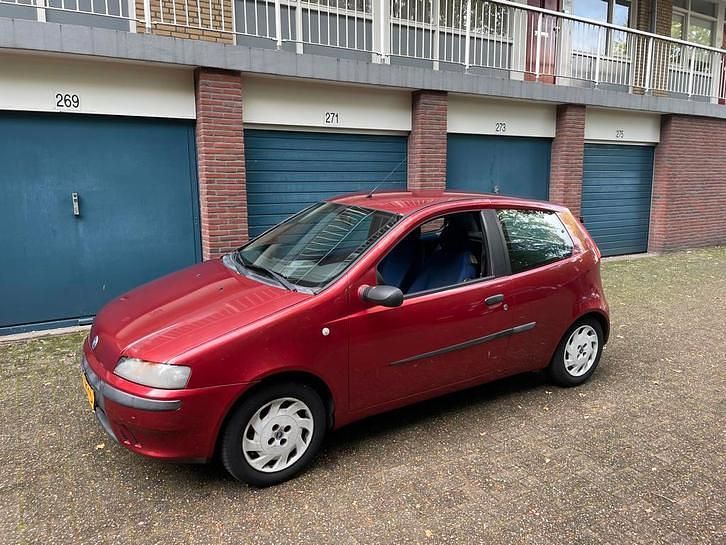 Gebruikt 2000 Fiat Punto | € 950 (Eerlijke prijs) - Afbeelding 1/4