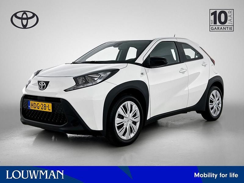 Wit Occasion 2025 Toyota Aygo X Play SUV | € 18.950 (Eerlijke prijs) - Afbeelding 1/4
