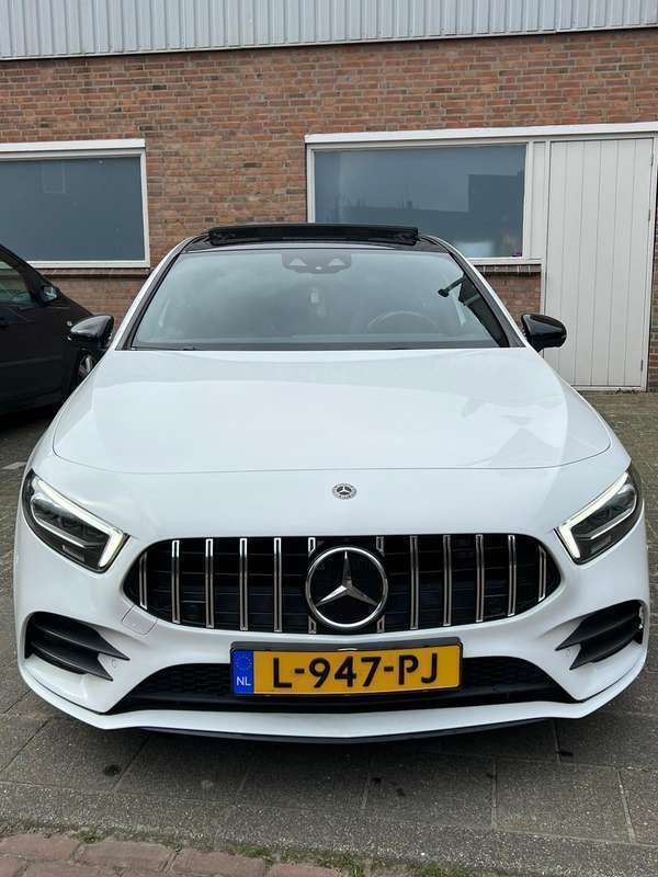 Wit Gebruikt 2018 Mercedes A200 Hatchback | € 28.500 (Duur) - Afbeelding 1/4