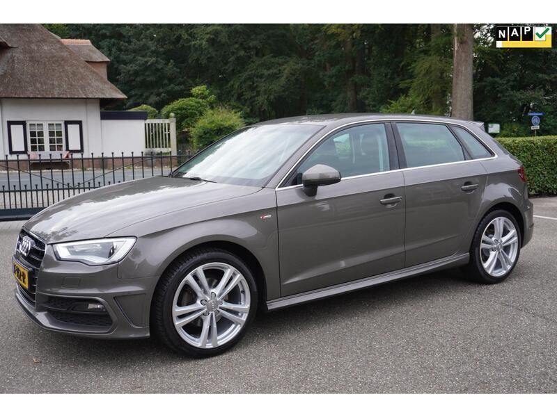 Grijs Gebruikt 2016 Audi A3 Hatchback | € 14.400 (Iets duurder) - Afbeelding 1/4