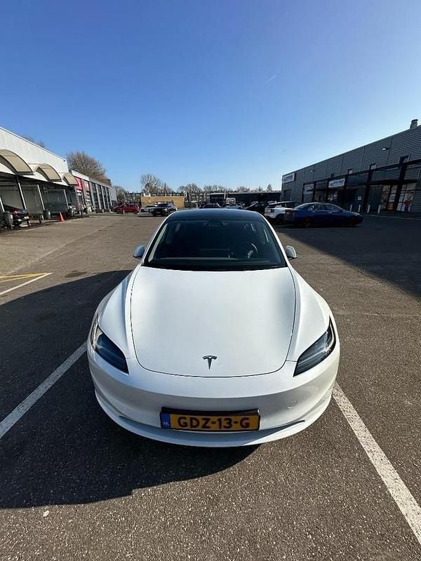 Gebruikt 2024 Tesla Model 3 Sedan | € 32.500 (Goede deal) - Afbeelding 1/4