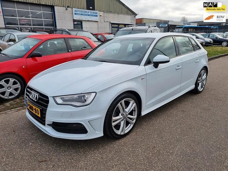 Wit Gebruikt 2013 Audi A3 Ambition Hatchback | € 9.950 (Goede deal) - Afbeelding 1/4