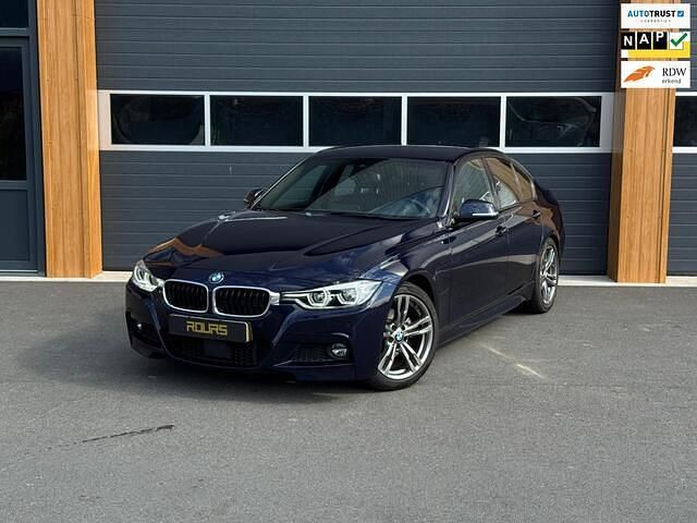 Blauw Gebruikt 2018 BMW 330 Executive Sedan | € 22.450 (Eerlijke prijs) - Afbeelding 1/4
