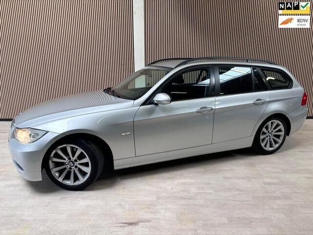 Grijs Gebruikt 2006 BMW 320 Executive Stationwagen | € 3.500 (Goede deal) - Afbeelding 1/4