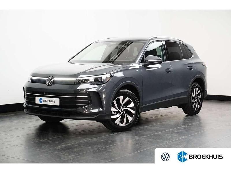 Grijs Gebruikt 2025 VW Tiguan Edition SUV | € 45.900 (Super prijs) - Afbeelding 1/4