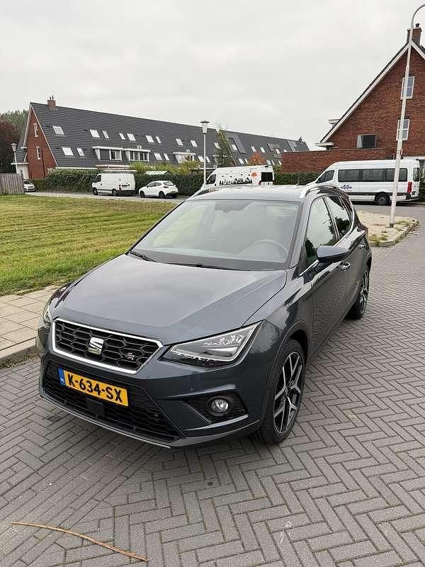 Grijs Gebruikt 2021 Seat Arona FR SUV | € 16.500 (Eerlijke prijs) - Afbeelding 1/4