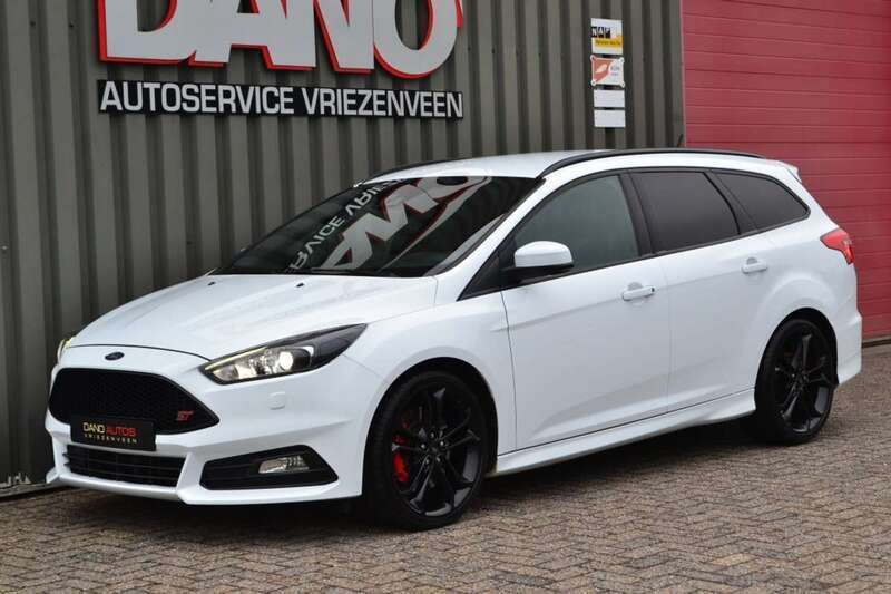 Wit, metallic lak Gebruikt 2017 Ford Focus Performance Edition Stationwagen | € 18.950 (Eerlijke prijs) - Afbeelding 1/4