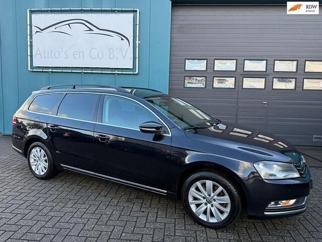 Zwart (metallic) Occasion 2011 VW Passat Comfortline Stationwagen | € 6.900 (Eerlijke prijs) - Afbeelding 1/4