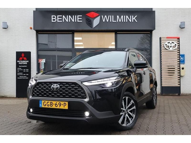 Zwart Gebruikt 2024 Toyota Corolla Cross SUV | € 32.895 (Super prijs) - Afbeelding 1/4