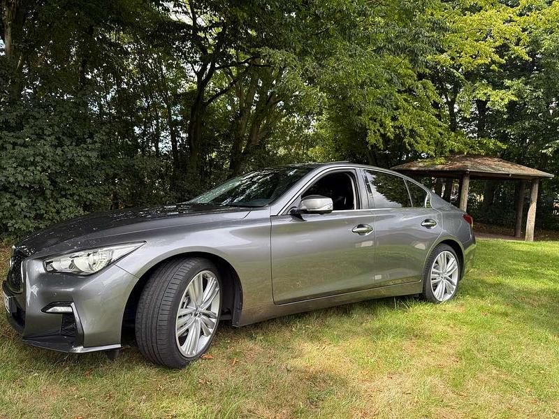 Grijs Gebruikt 2018 Infiniti Q50 Business Executive Sedan | € 16.500 - Afbeelding 1/4