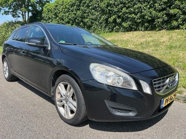 Zwart Gebruikt 2013 Volvo V60 Summum Stationwagen | € 5.450 (Eerlijke prijs) - Afbeelding 1/4