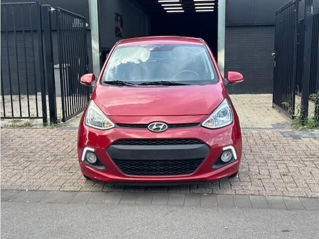 Rood Gebruikt 2015 Hyundai i10 Premium Hatchback | € 5.890 (Super prijs) - Afbeelding 1/3