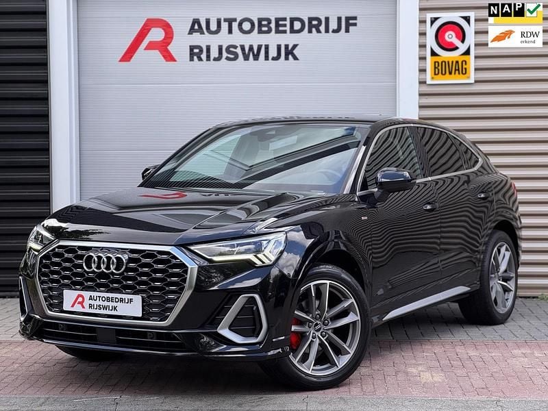 Zwart Gebruikt 2022 Audi Q3 SUV | € 39.950 - Afbeelding 1/4