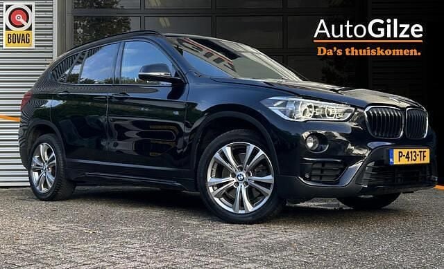 Zwart Gebruikt 2019 BMW X1 Executive SUV | € 27.945 (Eerlijke prijs) - Afbeelding 1/4