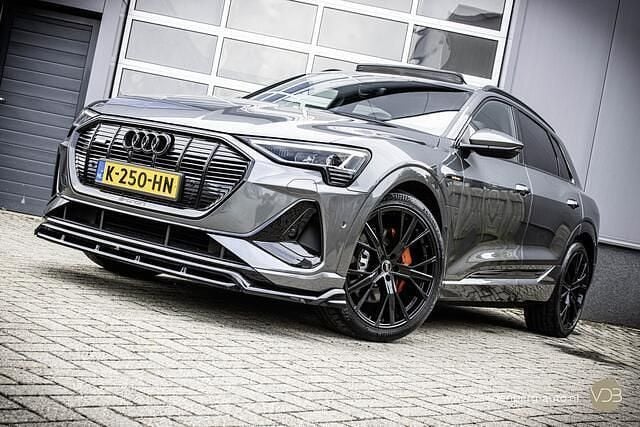 Grijs Gebruikt 2020 Audi e-tron S-Line SUV | € 29.740 (Iets duurder) - Afbeelding 1/4