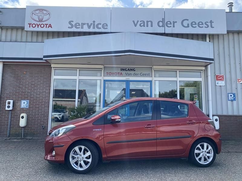 Rood Gebruikt 2012 Toyota Yaris Hybrid Hatchback | € 10.945 (Eerlijke prijs) - Afbeelding 1/4