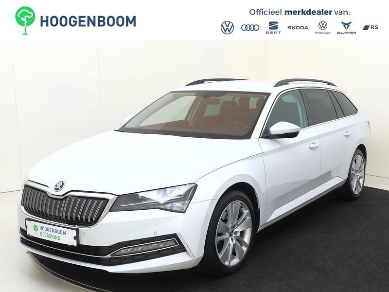 Wit Occasion 2020 Skoda Superb Business Line Hatchback | € 24.750 (Eerlijke prijs) - Afbeelding 1/4