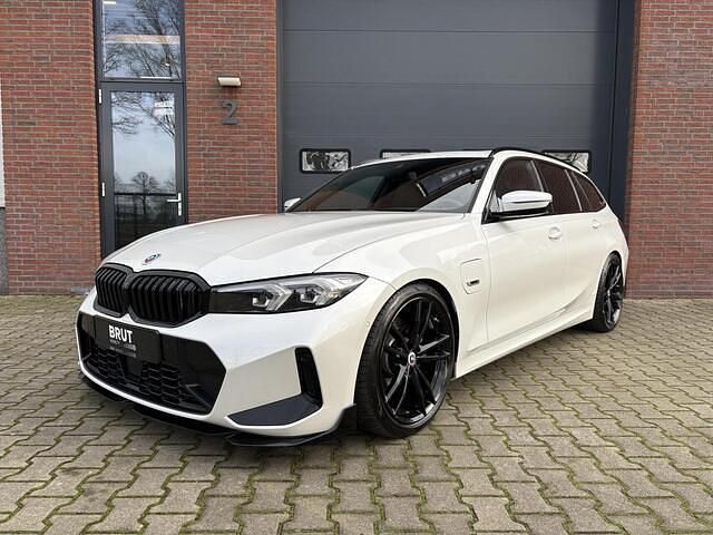 Occasion BMW 330 Executive 184 PK (135 kW) 2022 Wit Stationwagen