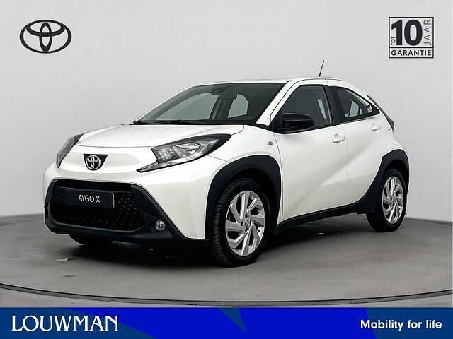 Cool white (licht wit) Occasion 2023 Toyota Aygo X Plus SUV | € 19.400 (Eerlijke prijs) - Afbeelding 1/4