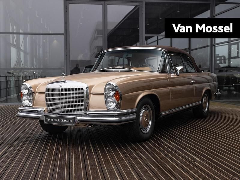 Bruin Gebruikt 1971 Mercedes W111 SE Cabriolet | € 550.000 - Afbeelding 1/4